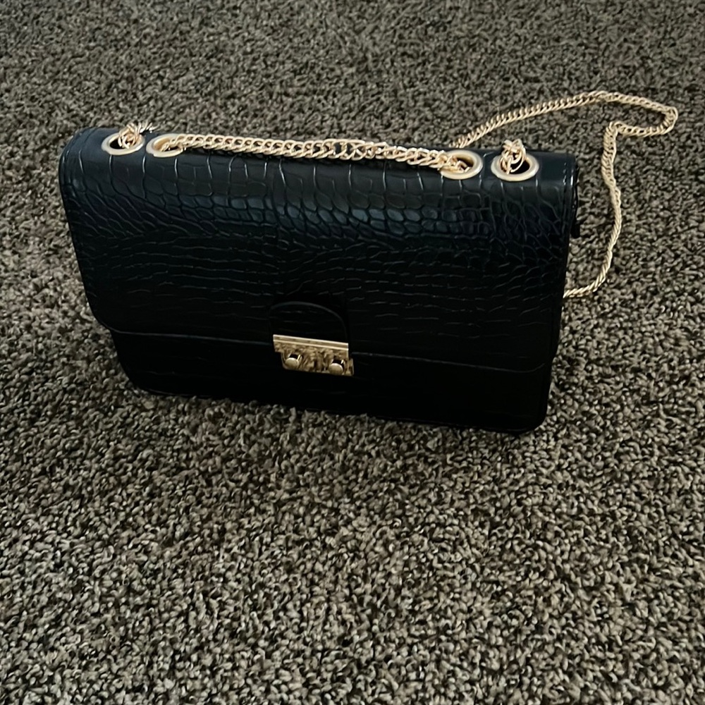 Black purse. Brand new hasn’t been used at all.